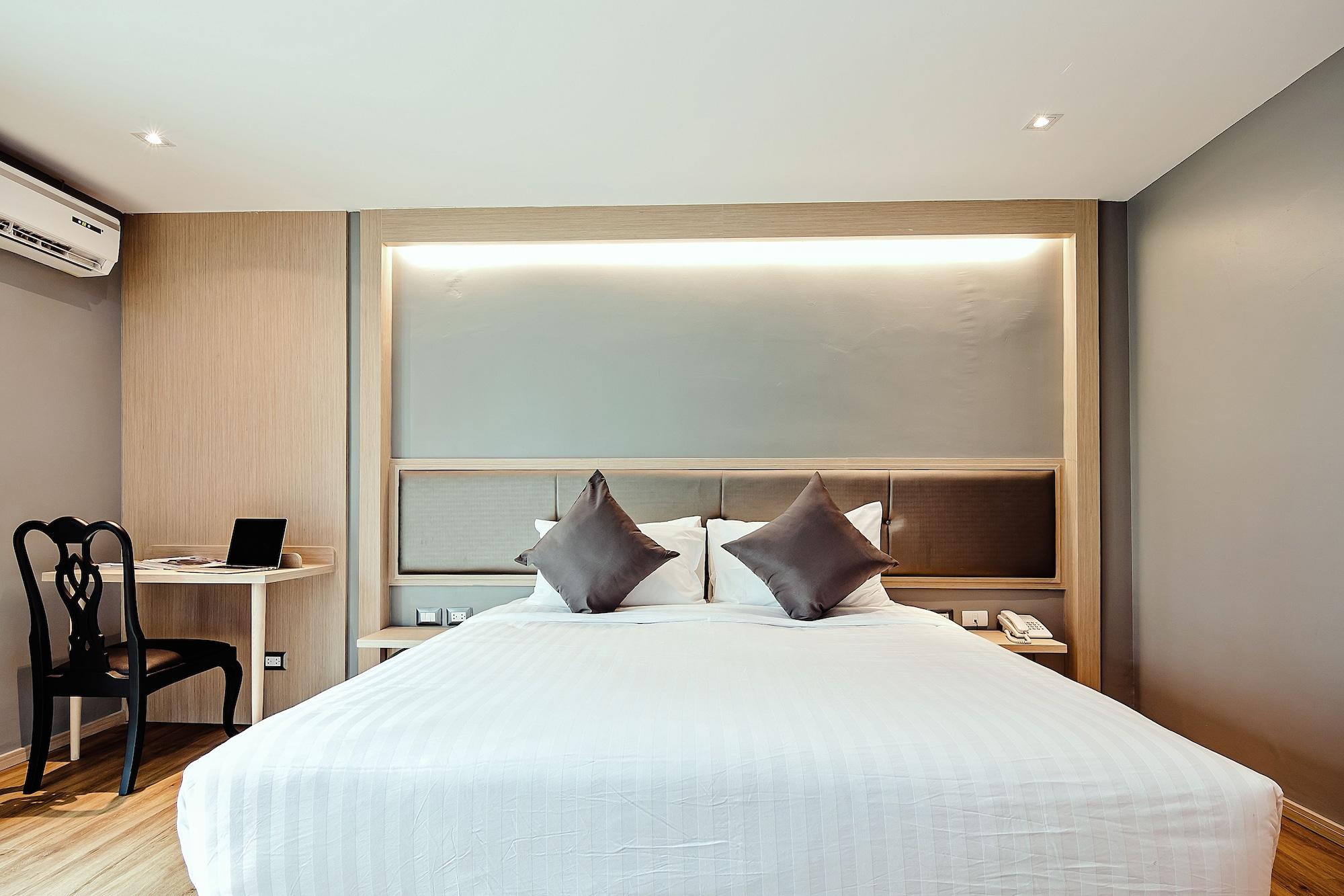 Three Sukhumvit Hotel - Sha Plus Certified Bangkok Exterior foto
