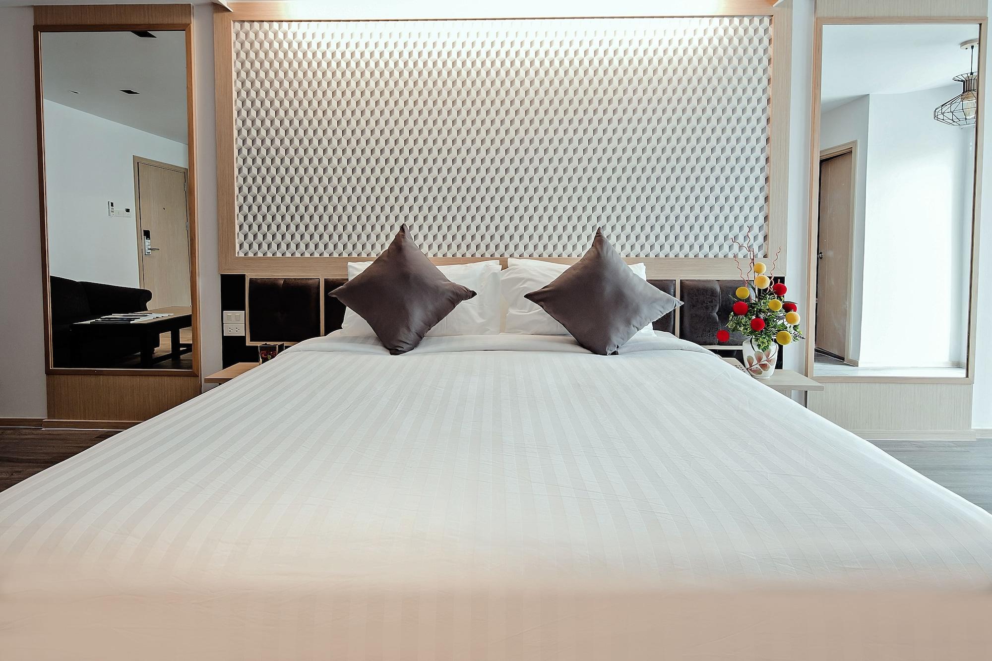 Three Sukhumvit Hotel - Sha Plus Certified Bangkok Exterior foto
