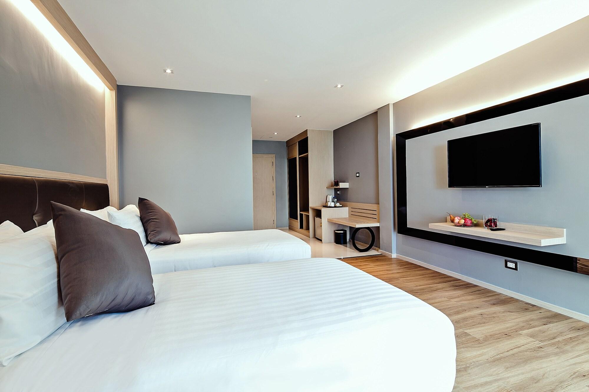 Three Sukhumvit Hotel - Sha Plus Certified Bangkok Exterior foto