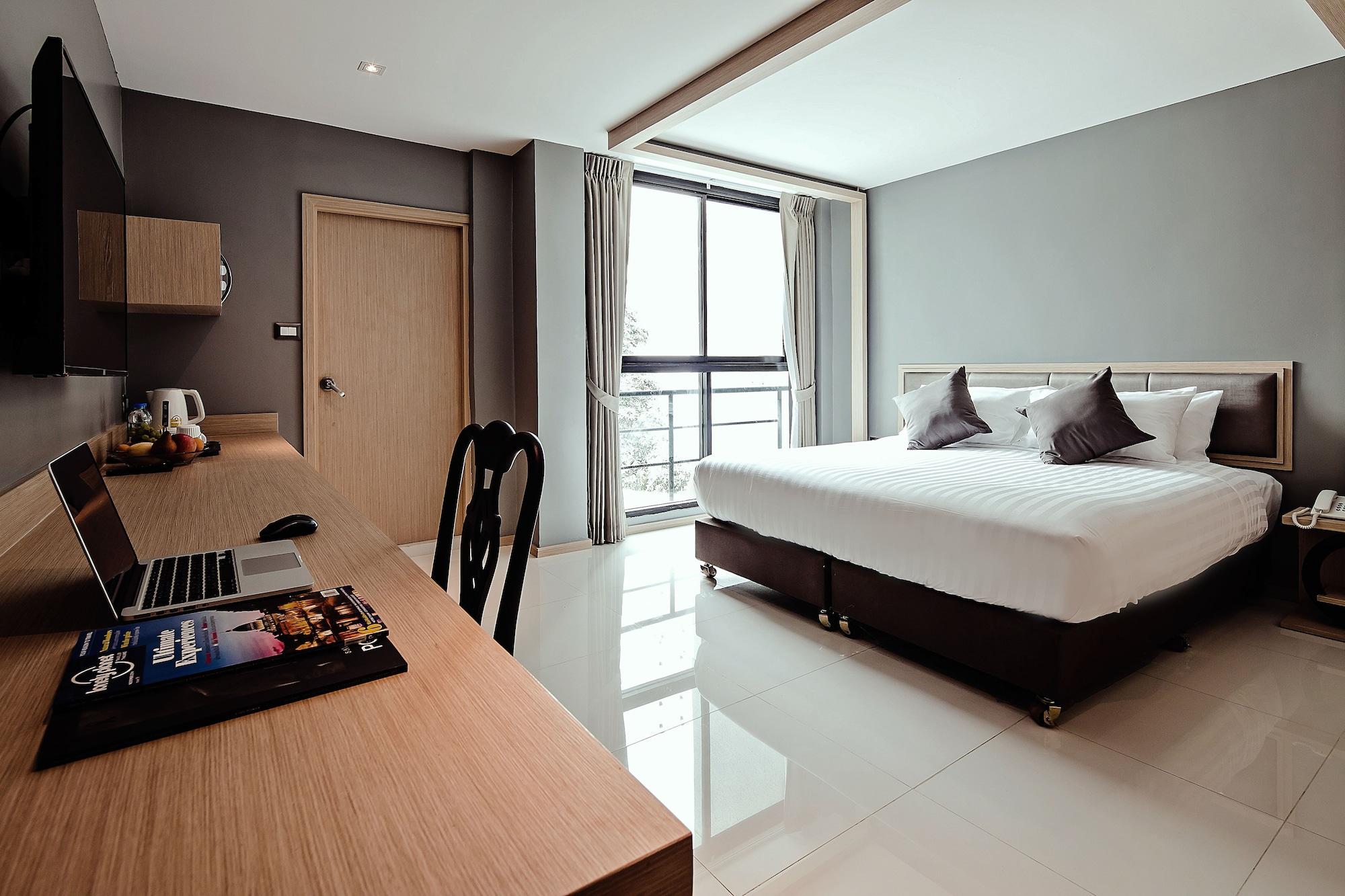 Three Sukhumvit Hotel - Sha Plus Certified Bangkok Exterior foto