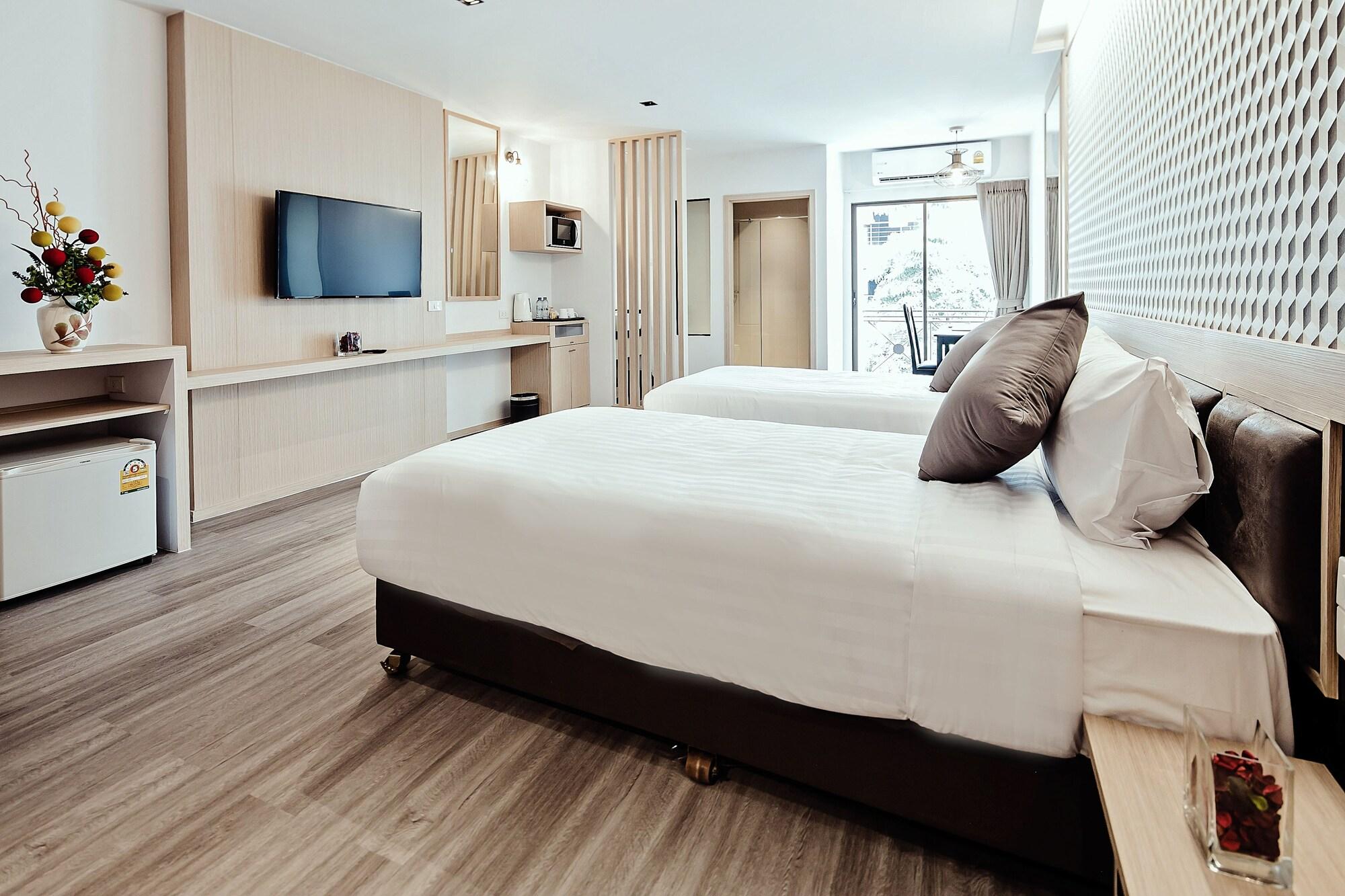 Three Sukhumvit Hotel - Sha Plus Certified Bangkok Exterior foto