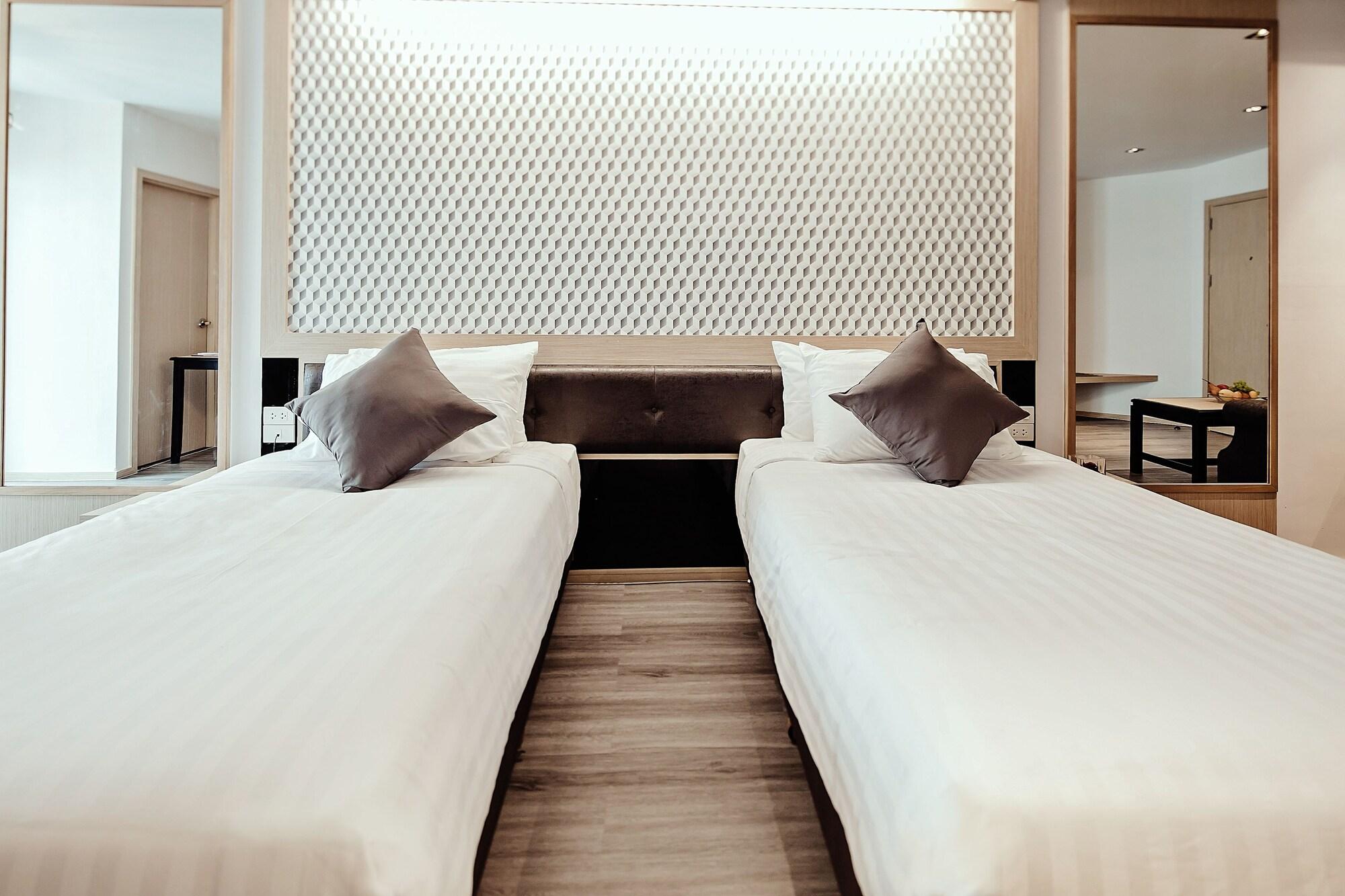 Three Sukhumvit Hotel - Sha Plus Certified Bangkok Exterior foto